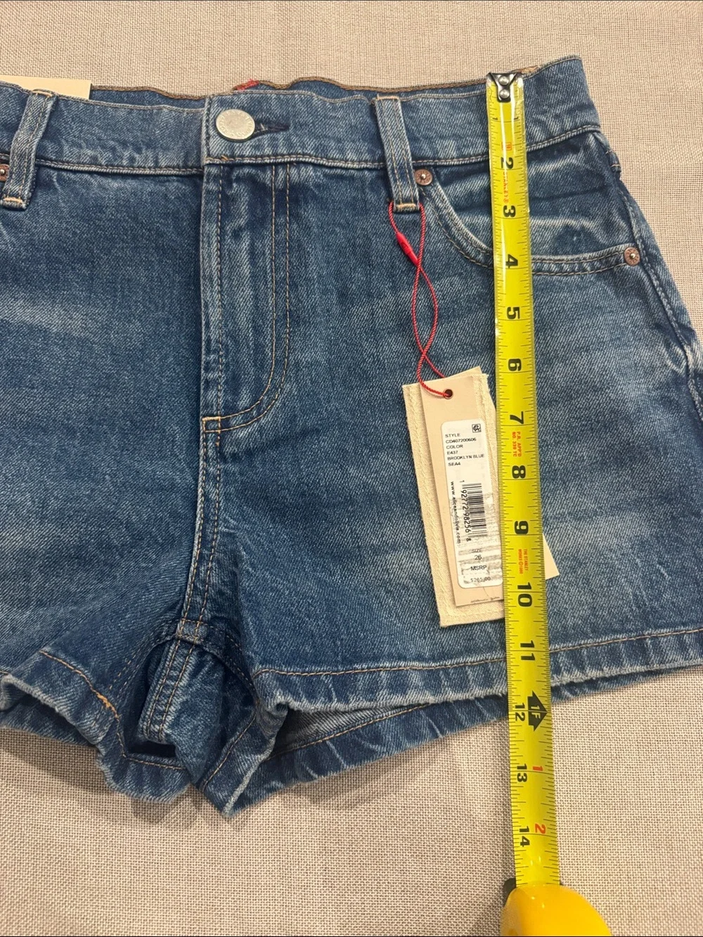 Alice + Olivia Classic Low Rise Blue Denim Jean Shorts Size 26